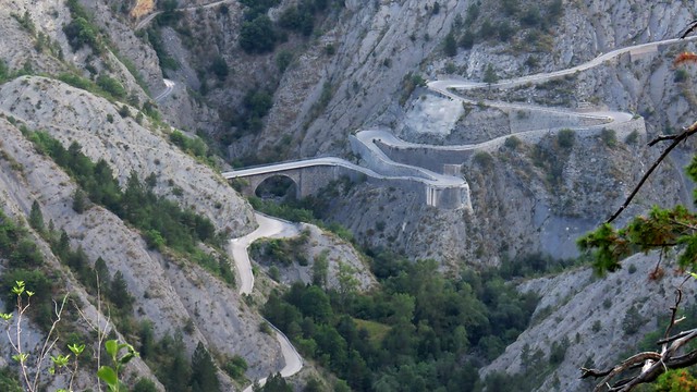 Route d’accès à Pierlas - 06 (Alpes-Maritimes - Pierlas) par bernard BONIFASSI